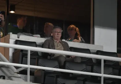 Léo Pereira mirando na convocação ‘dedica’ golaço de falta pelo Flamengo a Ancelotti