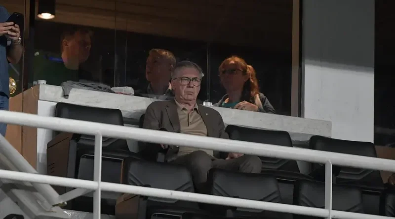 Léo Pereira mirando na convocação ‘dedica’ golaço de falta pelo Flamengo a Ancelotti